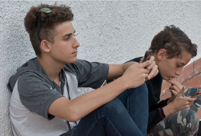 teens with phones, kids and phones, anxiety, smeartphone addiction, dopamine, phones schools