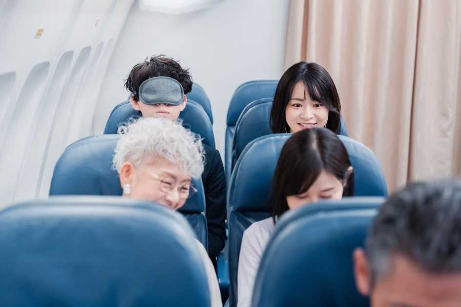 airplane, air travel, flight, airplane etiquette, talking to strangers, social cues