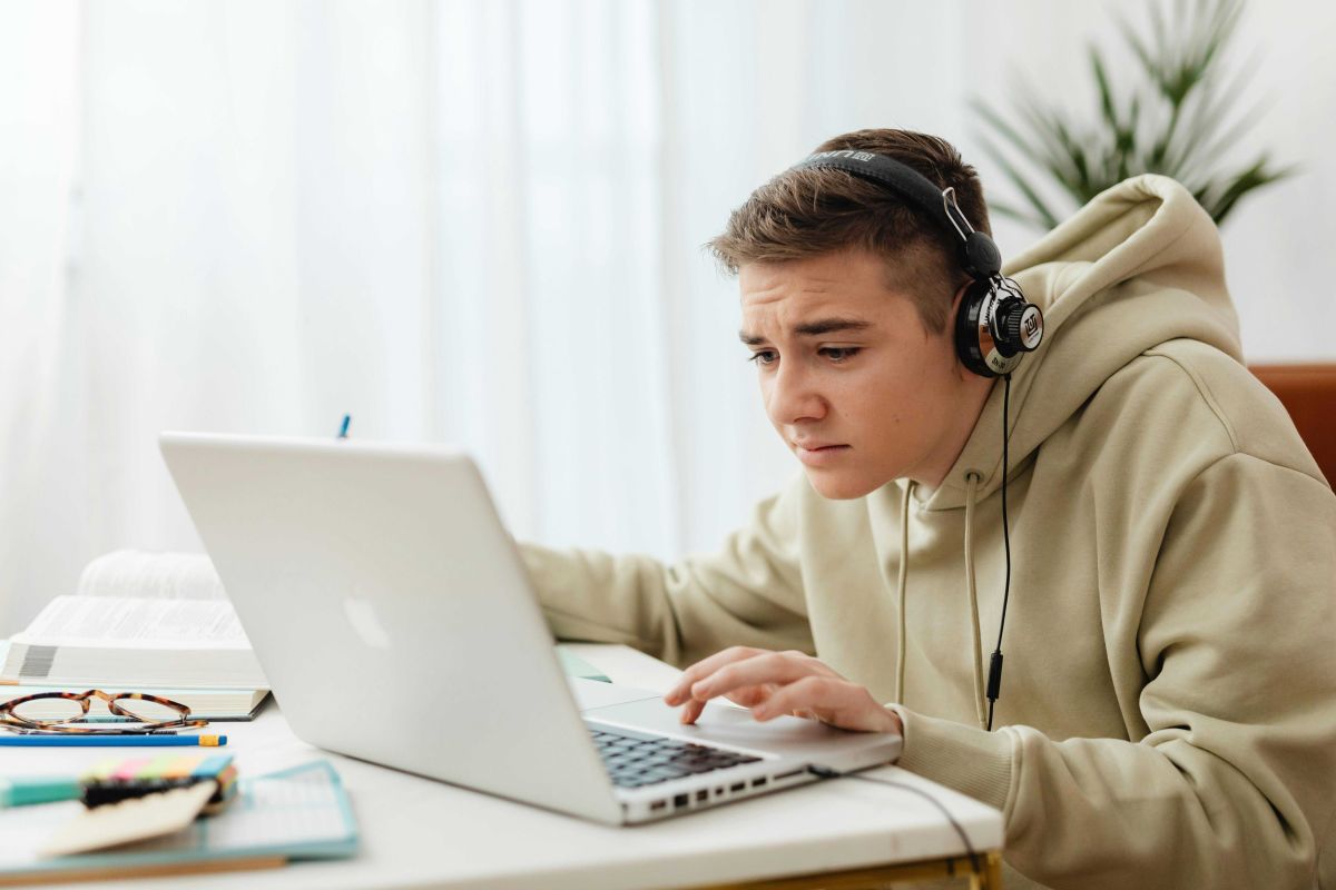 student, hoodie, computer, school, classroom, studying, teacher 