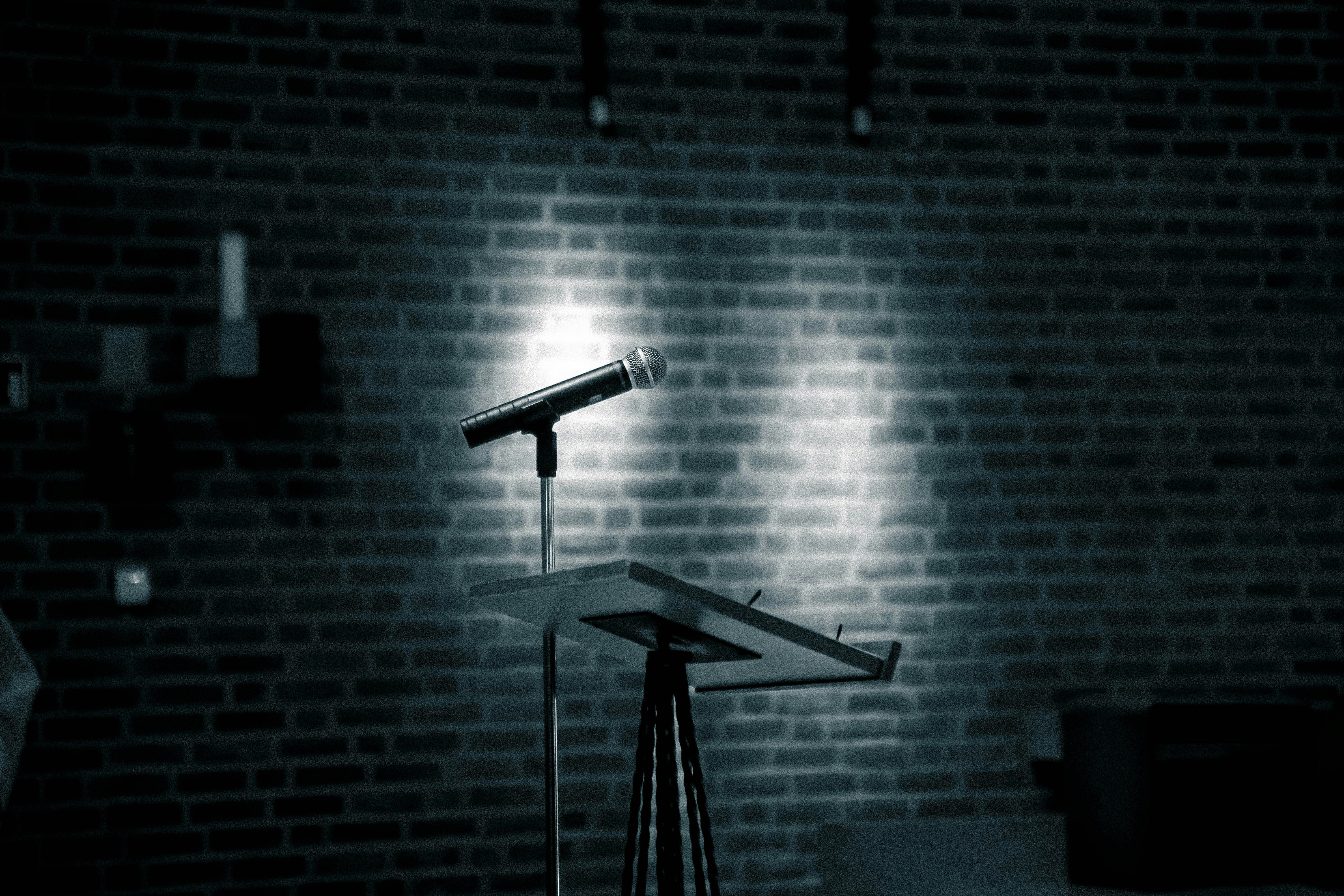 comedy club, microphone, comedy, comedian