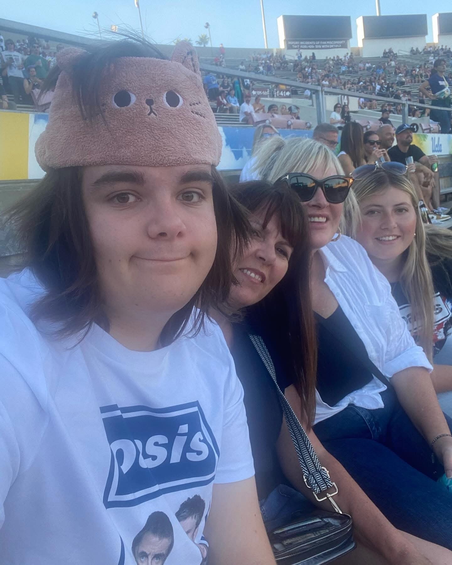 Oasis, family, tour, Rose Bowl, Los Angeles, son, daughter