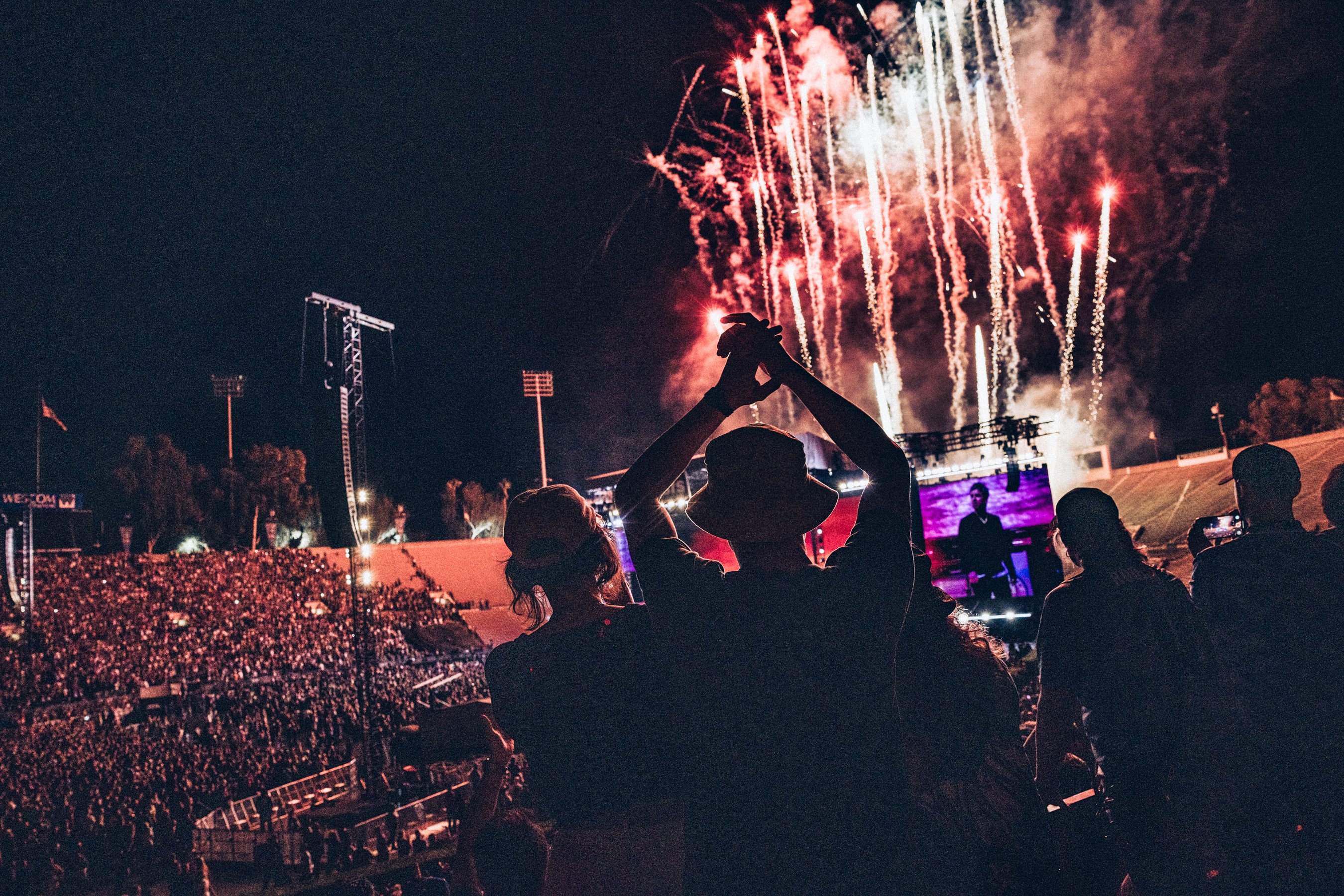 Oasis, concert, tour, generations, Los Angeles, Rose Bowl, fireworks