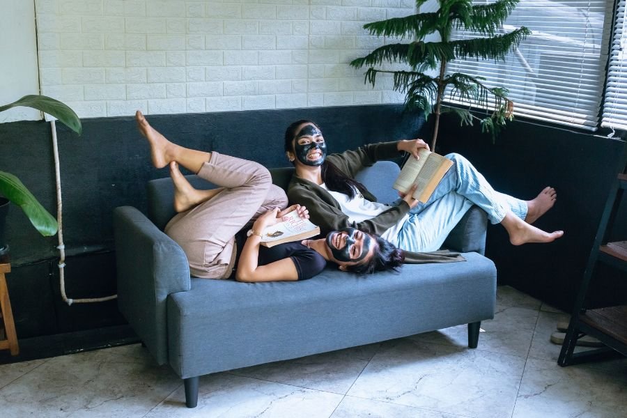 couch friend; errand friend; money saving tips; saving money; friendships