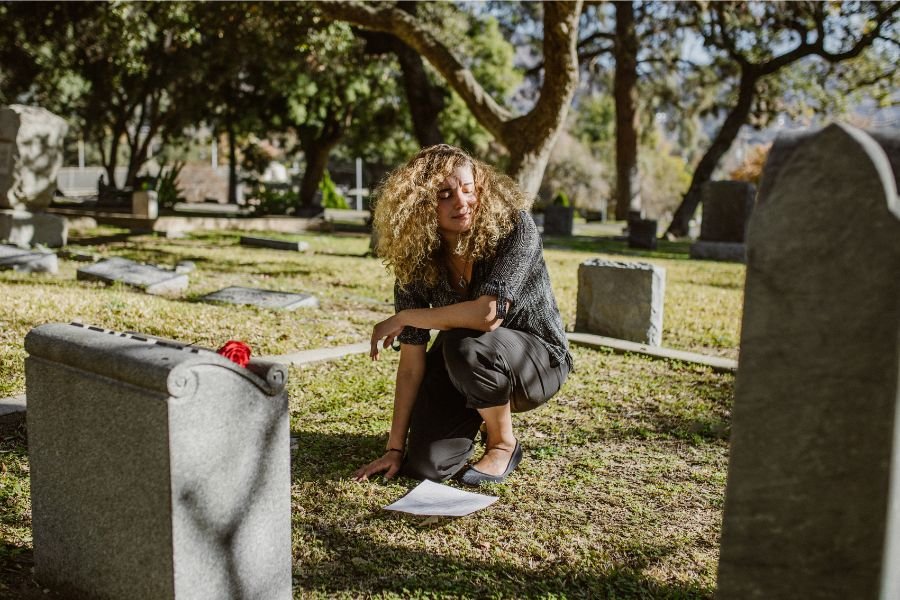 Woman explains why people who have lost a loved one have nostalgia for the first year of grief