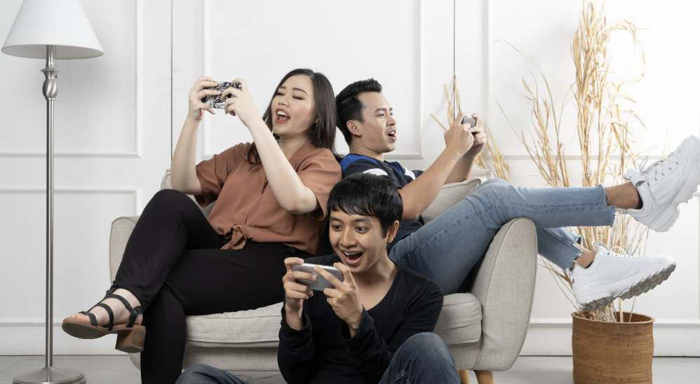 social media, digital detox, instagram, snapchat, tiktok, x, memes, college, mental health