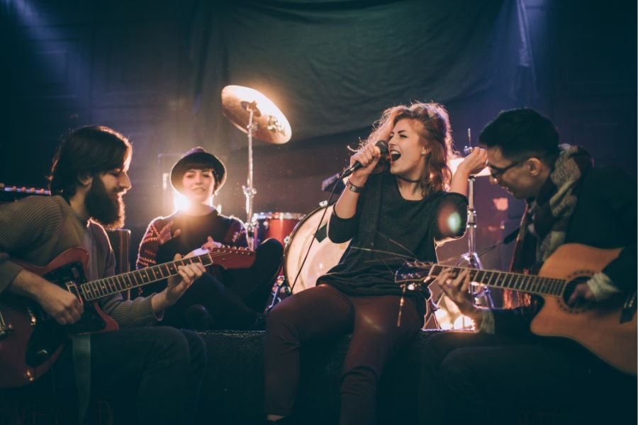 Quinceau00f1era; kindness; good in humanity; humanity; anniversary party; good neighbors; neighbors; community