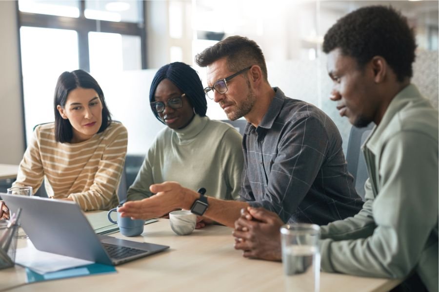 contractor; employee; contractor refuses meeting; w2 employee; contractor vs employee