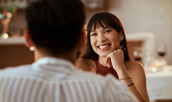 happy date, first date, smiling woman, social skills, people skills