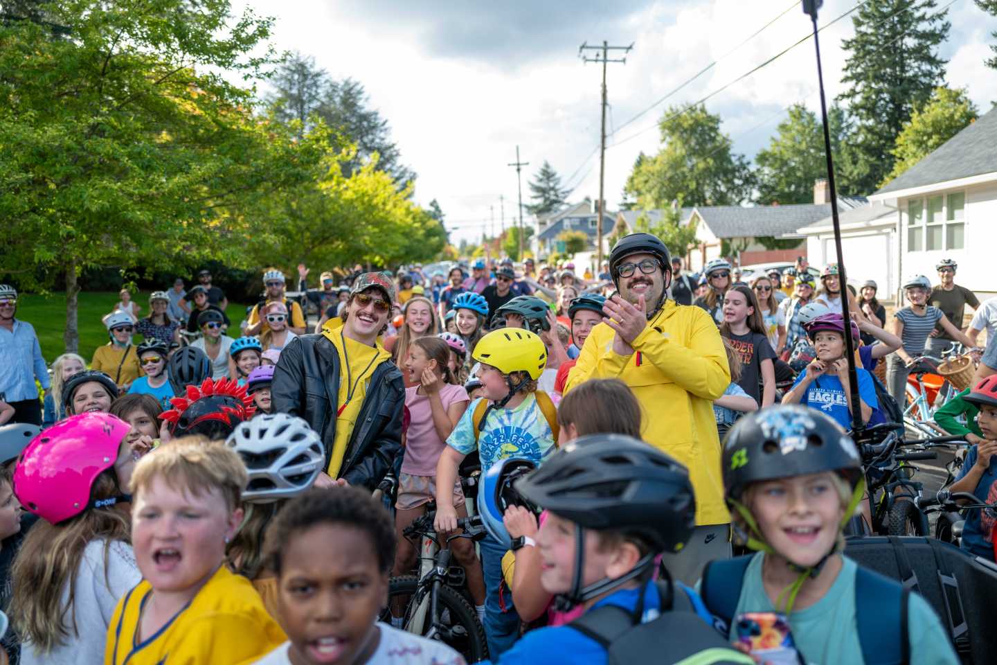 benson boone, singer benson boone, benson boone tour, bike bus, bike bus world