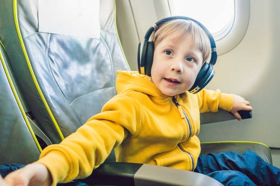headphones, flight, courtesy, airplane etiquette, flying