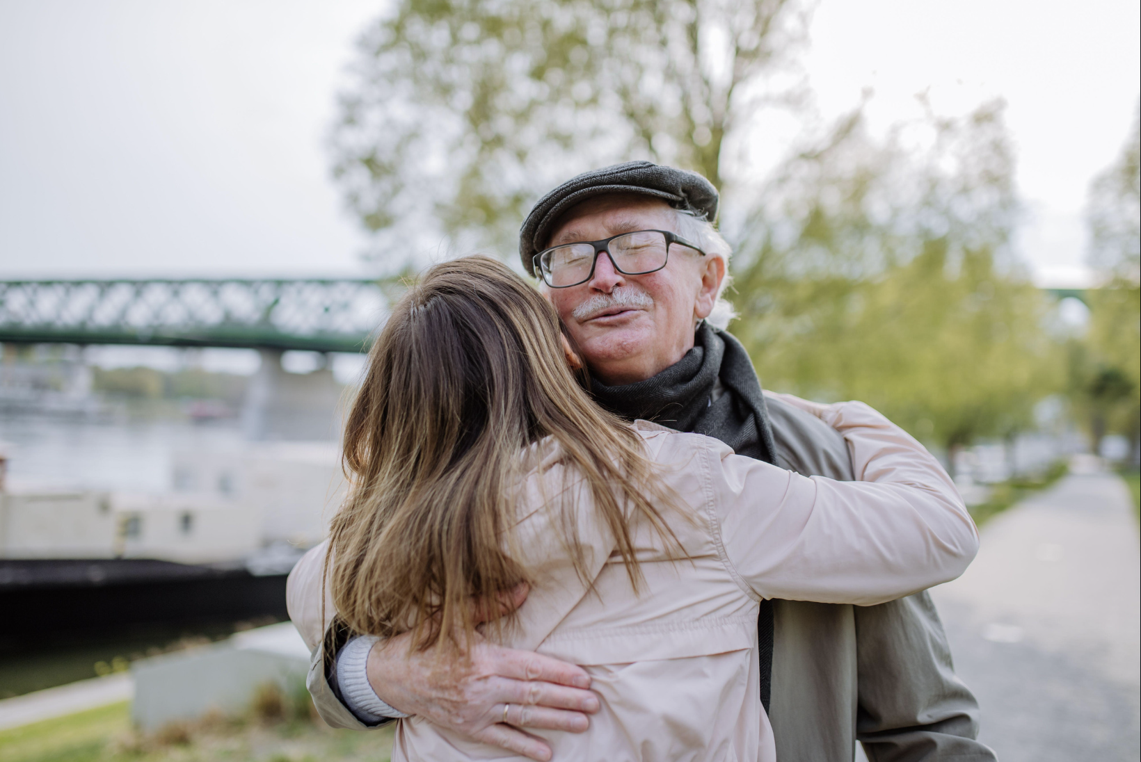 kindness, viral video, United Airlines, Hailey Ann Sand, good news, compassion, hospice nurse, airplane etiquette, paying it forward, grief