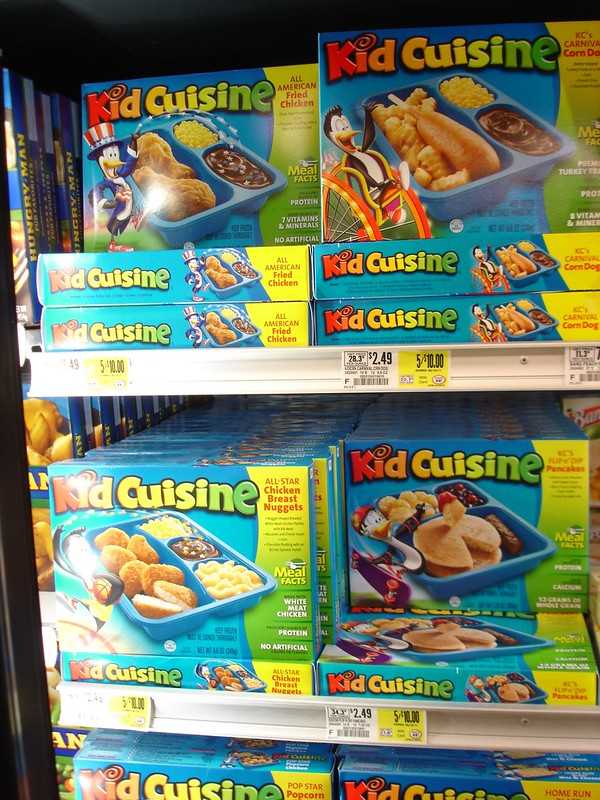 90s, 80s, 90s kids, millennials, kids, family, growing up, food, dinner, nutrition, meals, nostalgia, culture