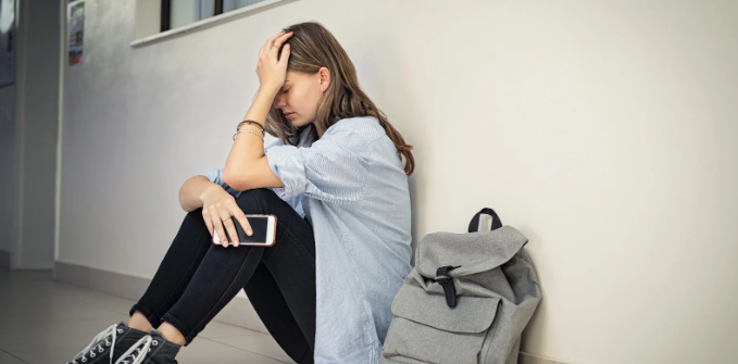 woman, distress, gen z, mental health challenges 