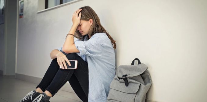 woman, distress, gen z, mental health challenges 
