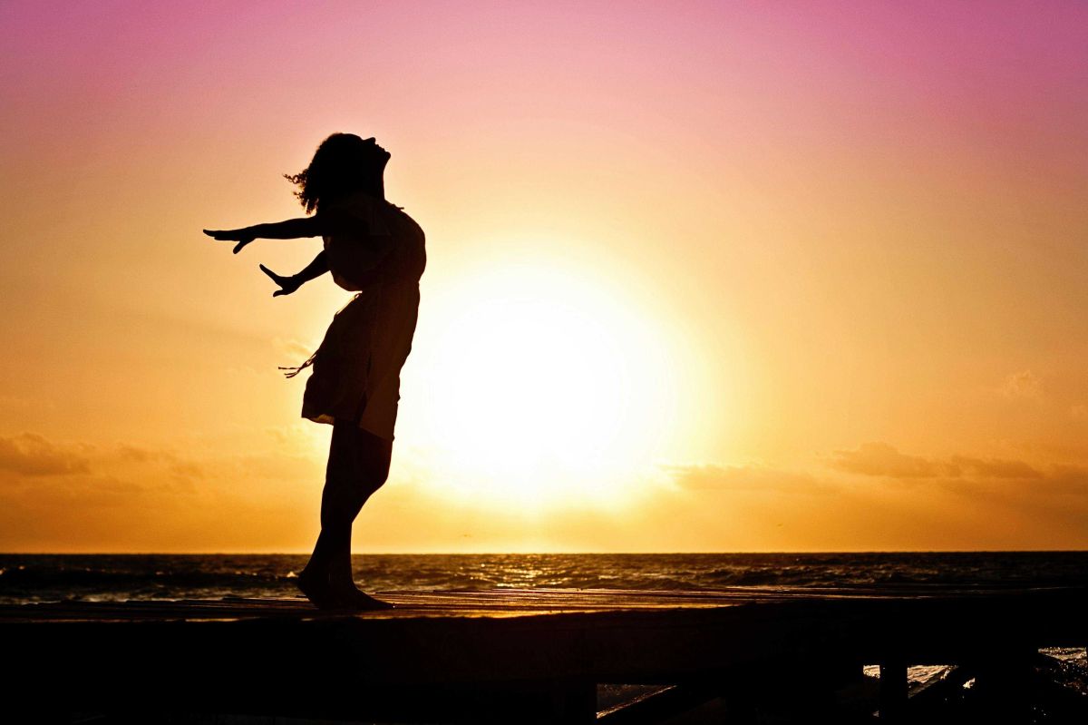 woman, pretty privilege, attractiveness, beauty, standards, sun, sunset, empowerment