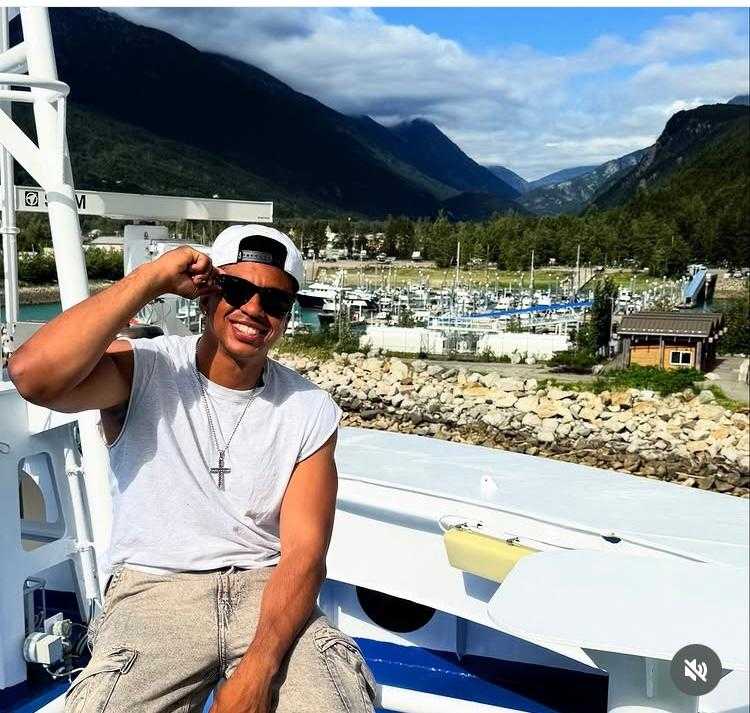 D'Andre McKenzie, NFL, actor, sports fan