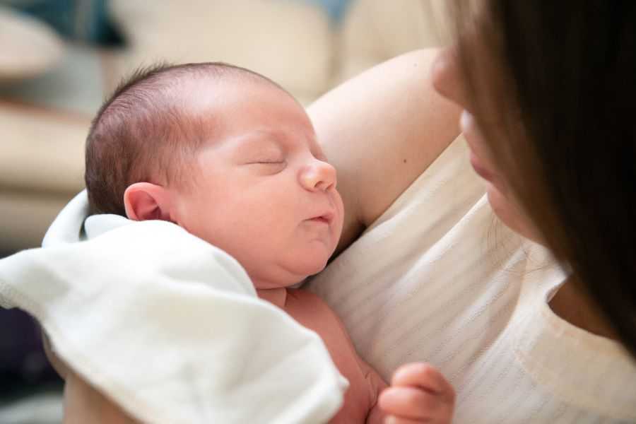 c-section; self-inflicted c-section; woman does own c-section; childbirth; delivering baby; emergency c-section