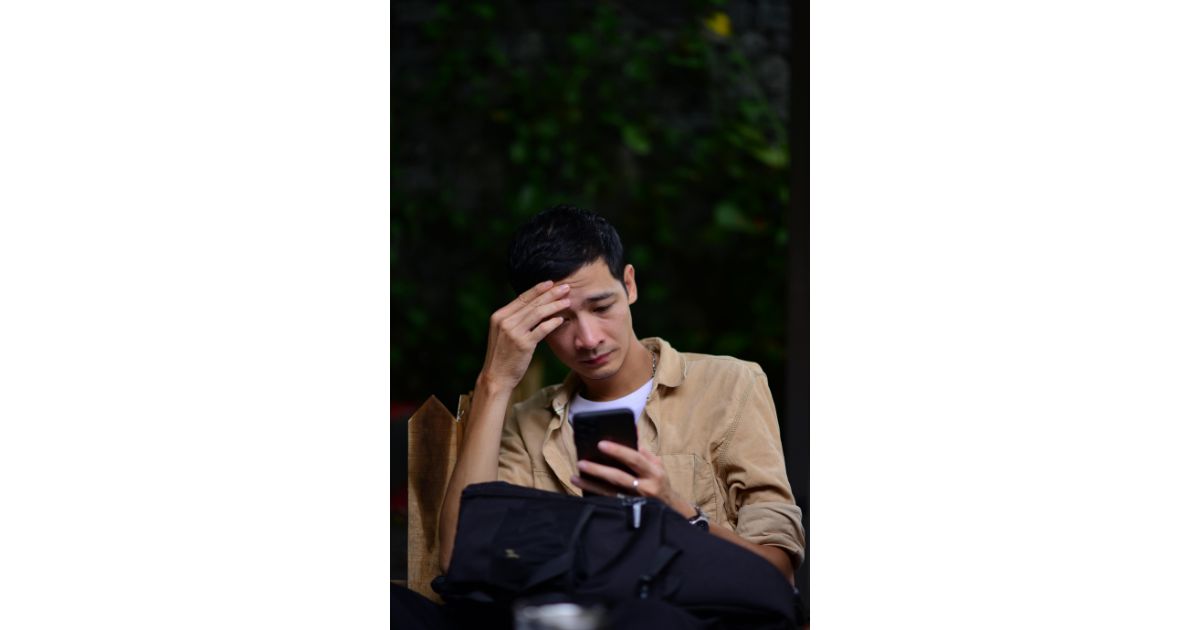 man, smartphone, news, worried, tired, stressed