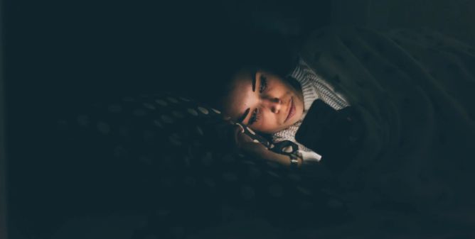 sleep, night, phone in bed, doomscroll, woman in bed, smartphone