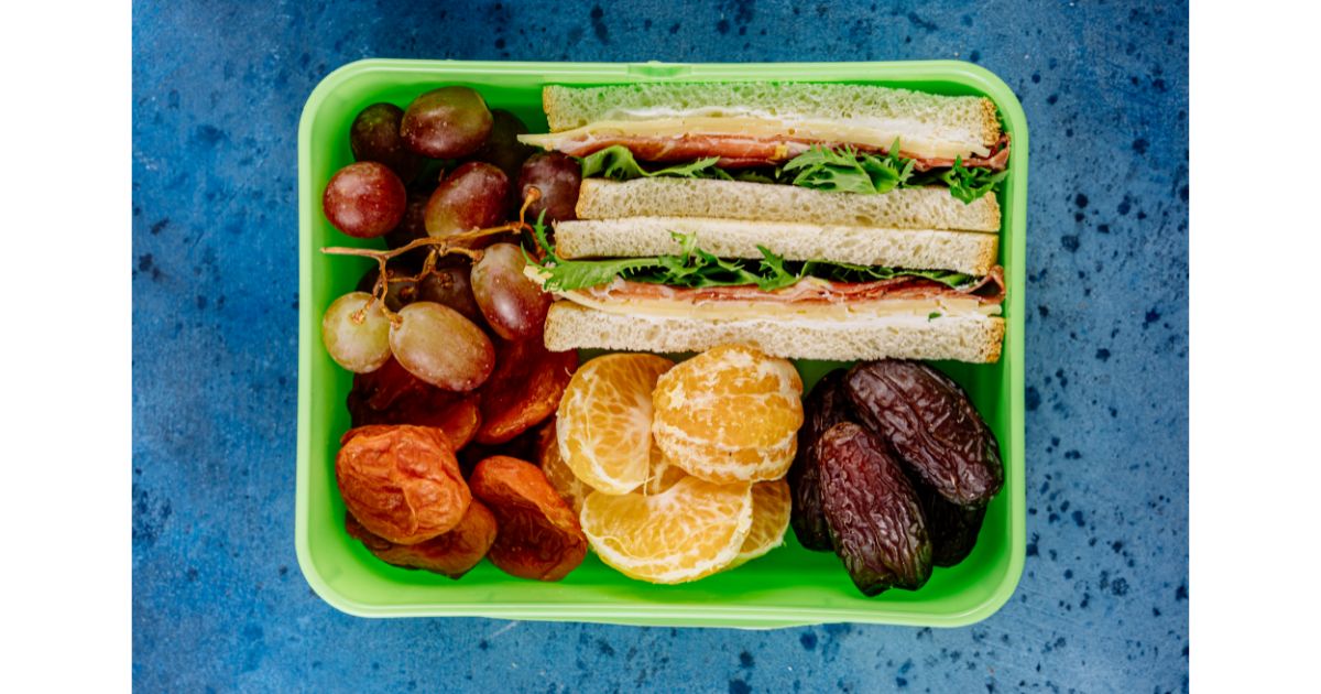 lunch, school lunch, parenting, mom, daughter, school