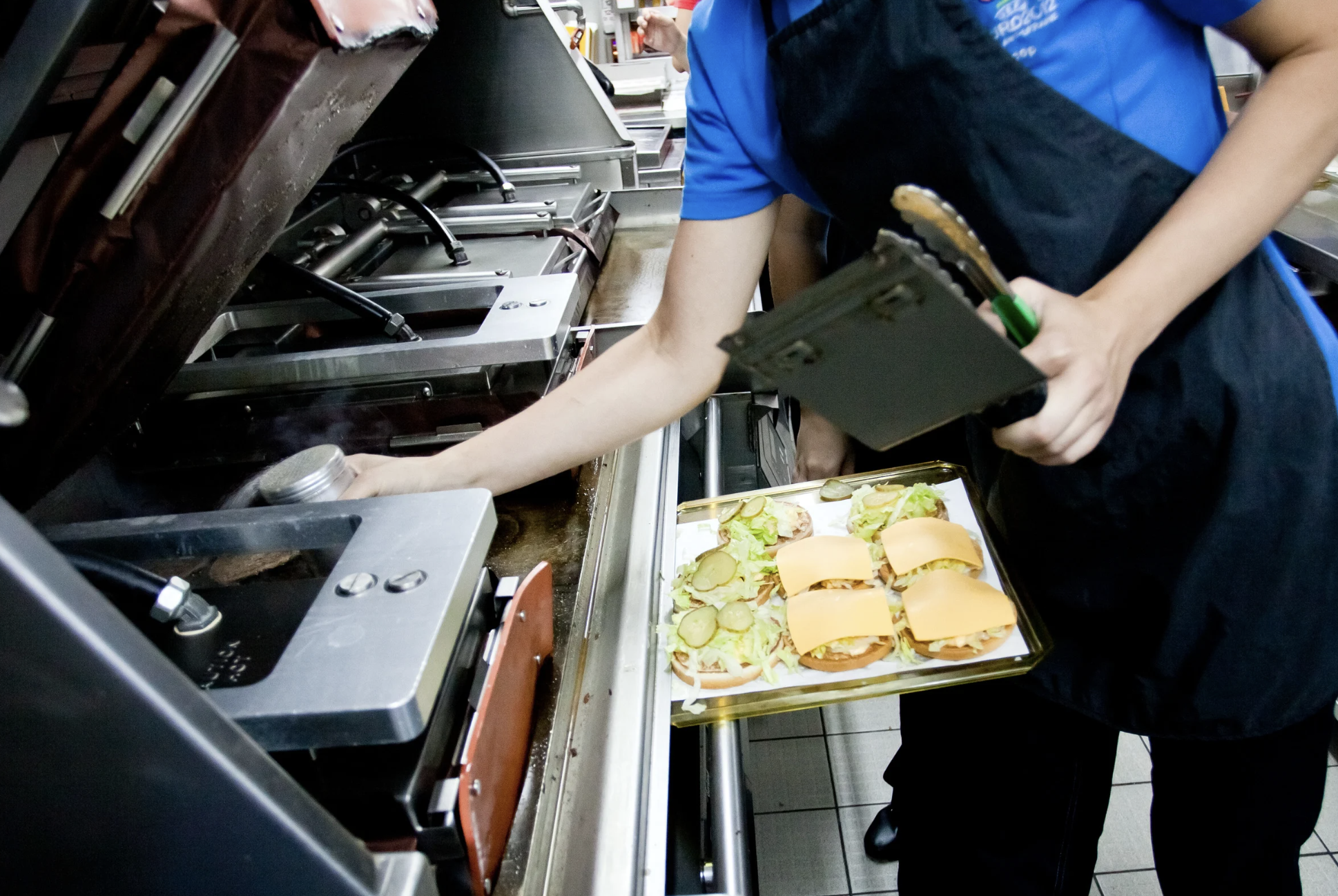 McDonald's, employee bonus, bad boss, corporate culture, Reddit, viral story, worker appreciation, low wages, fast food, employee gift