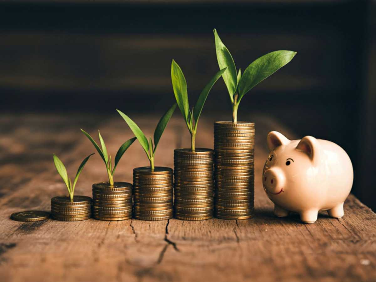 money, finances, debt, high-paying jobs, credit score, financial conflict, bank accounts, relationships