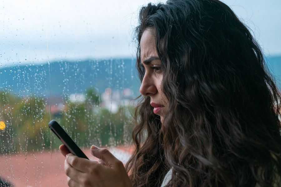 AI is tricking the best of us. Here are 7 dead giveaways that a viral video is fake.