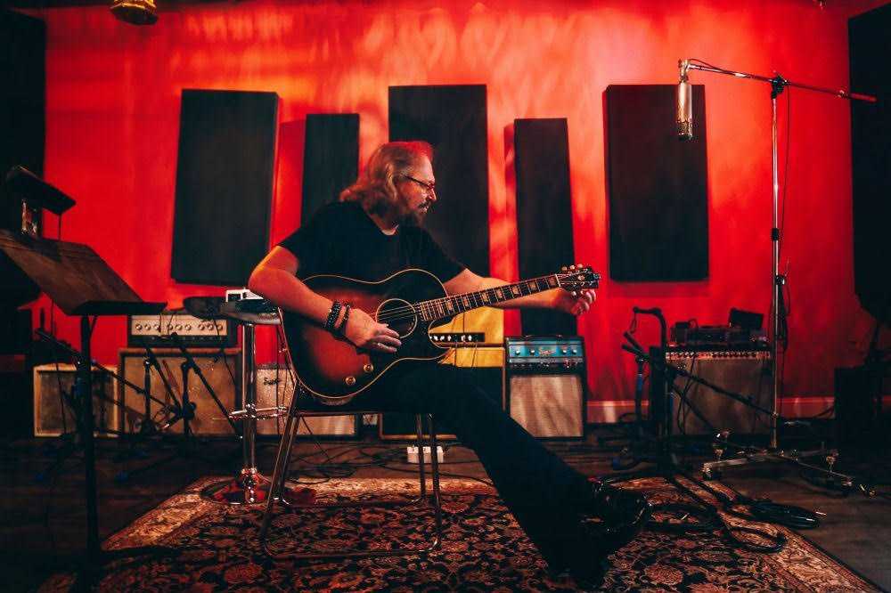 barry gibb, barry gibb guitar, studio, guitar amplifiers, tuning a guitar