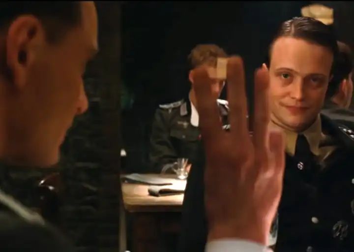 movies, Inglourious Basterds, 3 fingers, moviestars, pop culture, continental themes, Kiwi's