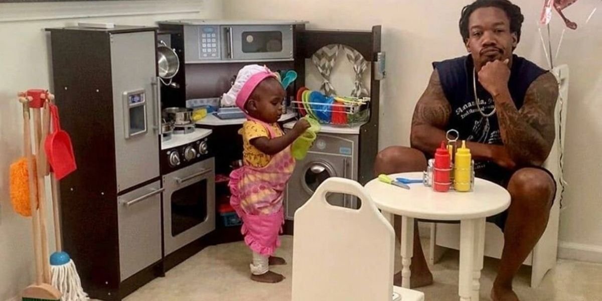 Dad shares ‘complaints’ about his toddler’s restaurant business and it’s too adorable