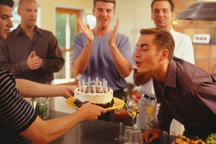 celebration, birthday, cake, cake cutting, kitchen hack