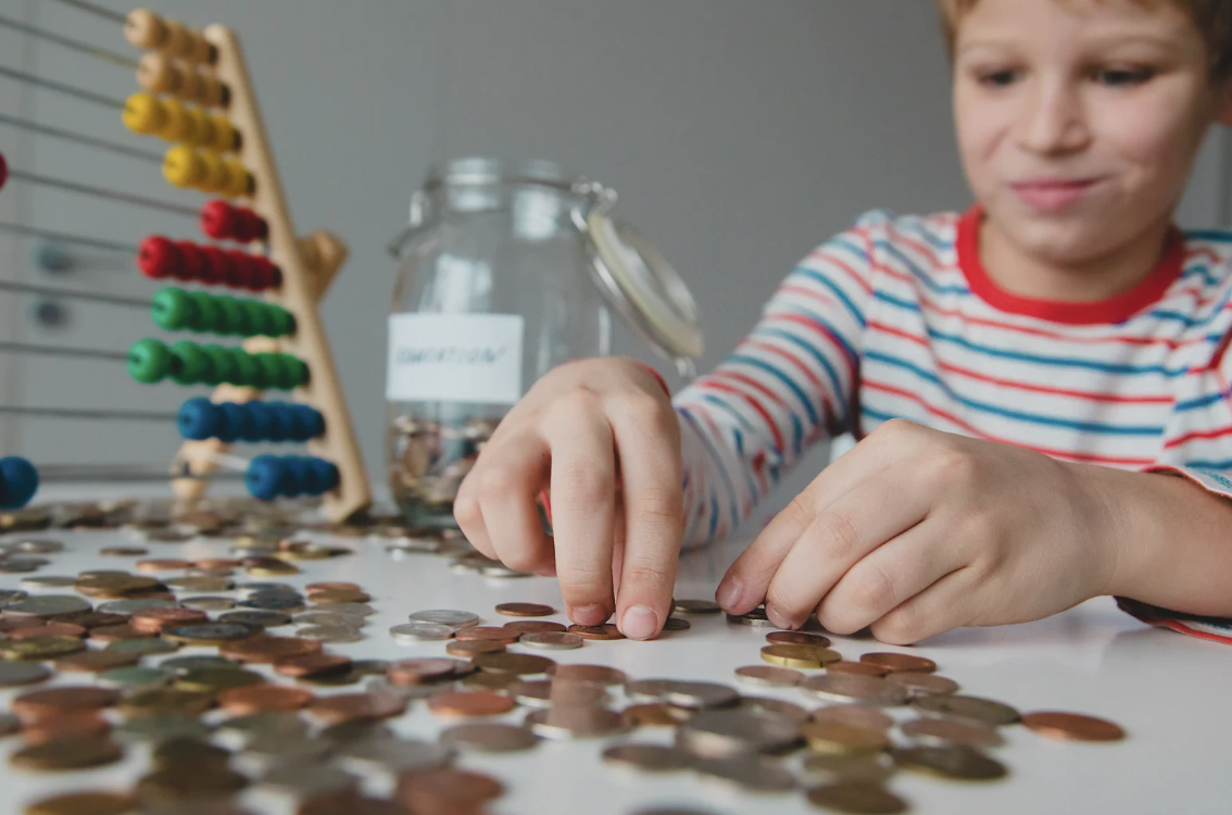 money, tech, teaching money to kids, tech boundaries for kids, parenting, parenting tips, kids and screens