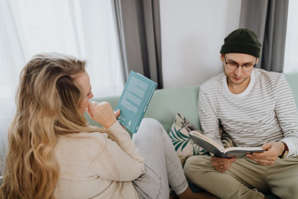 date night, reading, reading date, couple reading together, reading books