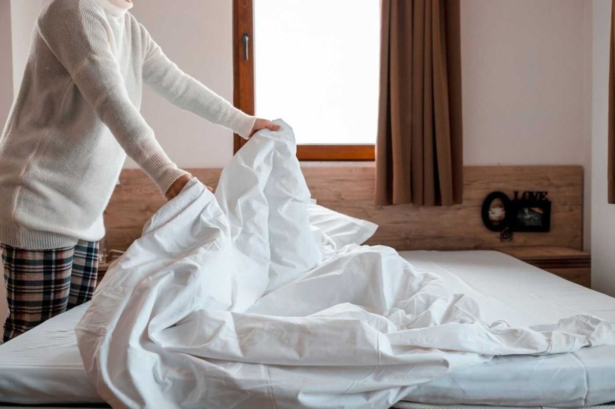airbnb, vrbo, short term rental, checkout chores, cleaning fee