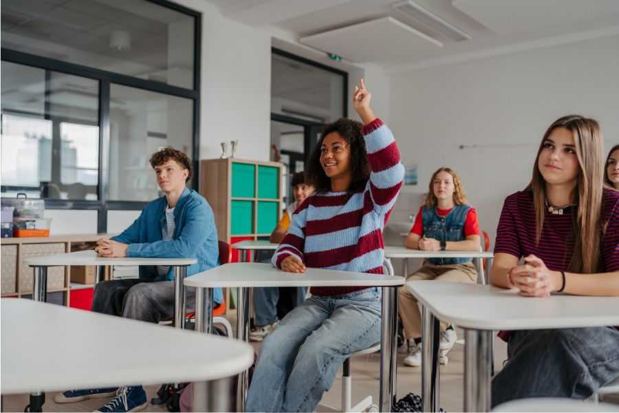 Gen Z; Millennials; technology; cell phones; social media; teens and technology; teens social media