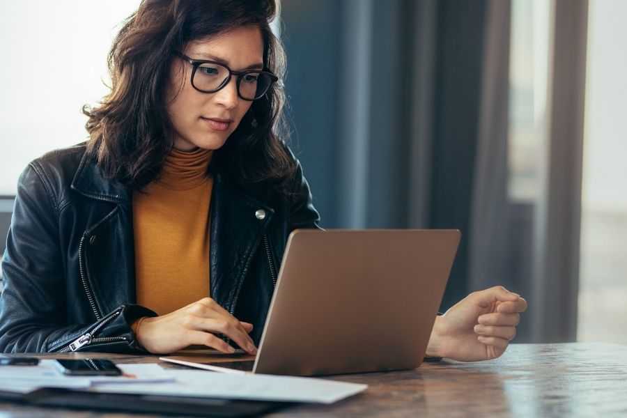 Xennials; Gen X; Millennials; micro generation; in between; hinge position; best of both worlds