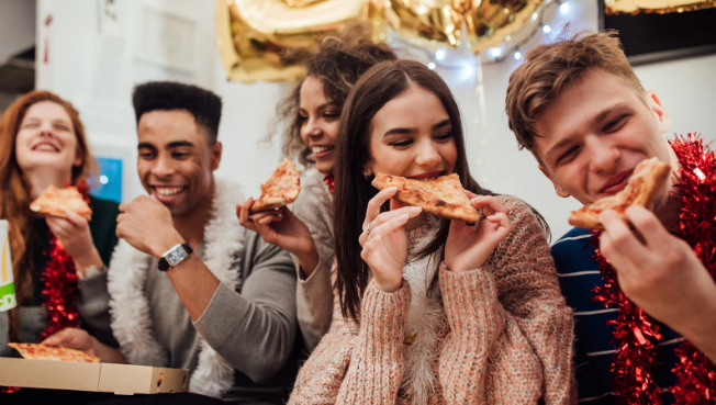 teens, teen house, teens hanging out, teens having fun, teenagers