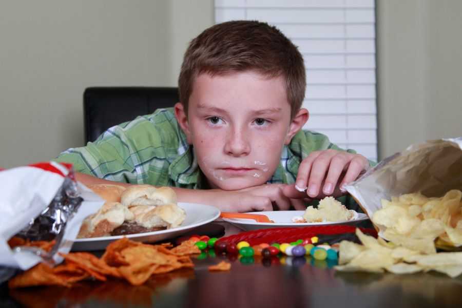 childhood snacks; 90s snacks; 90s nostalgia; Millennial childhood memories; candy; cheetos; shockers; fruitopia