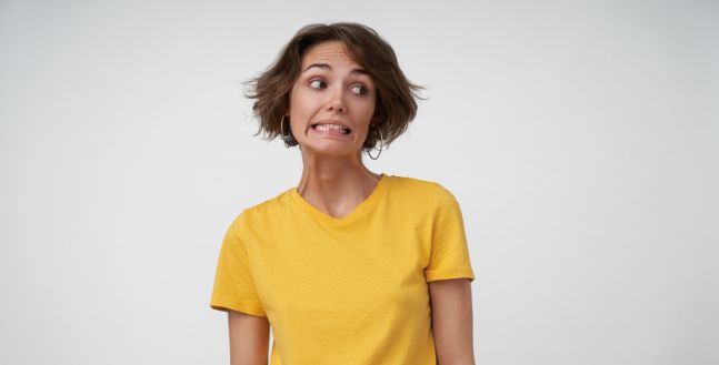 embarassed moms, humility, funny kids, funny mom, woman in yellow,