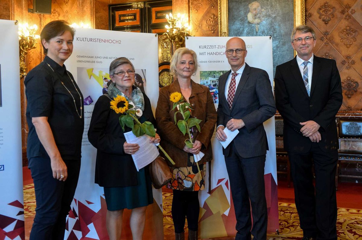 seniors, loneliness, germany, elders, students