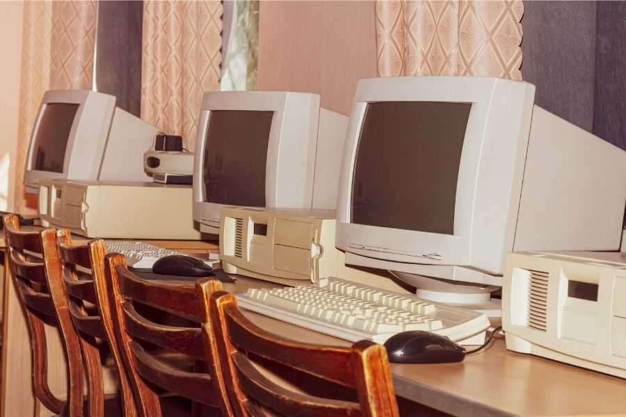 Xennials; Gen X; Millennials; micro generation; in between; hinge position; best of both worlds