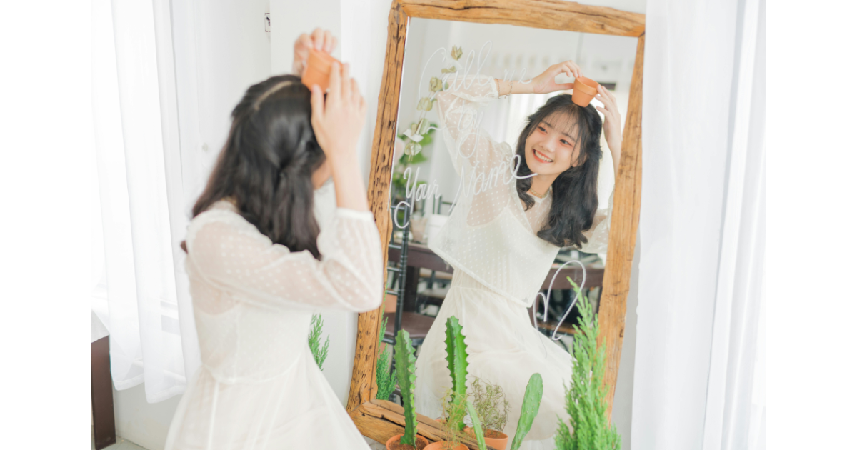 mirrors, mirror, how mirrors work, mirror image, text in mirrors