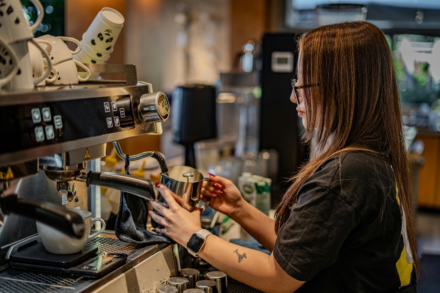 barista, making coffee, espresso, latte, part-time job