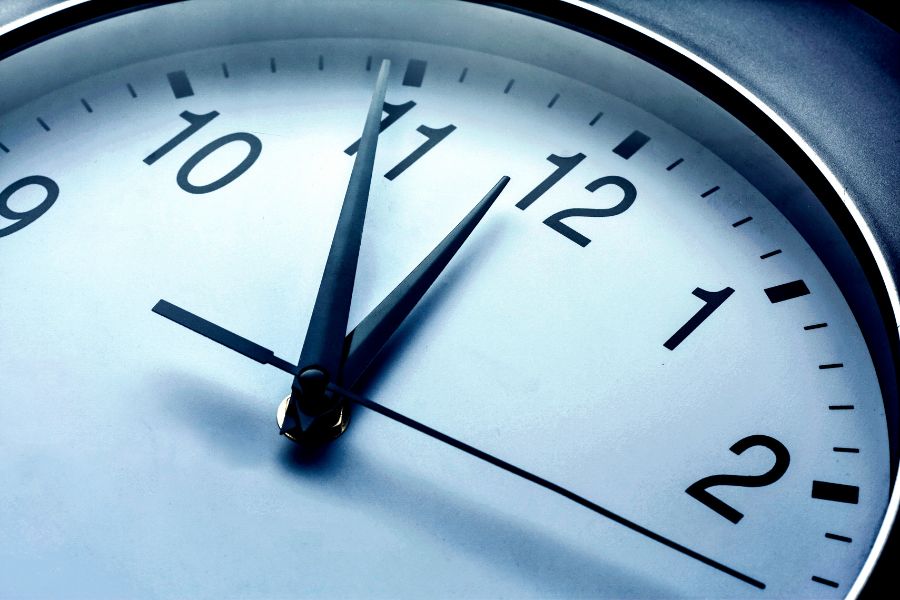 Clock face with minutes and seconds