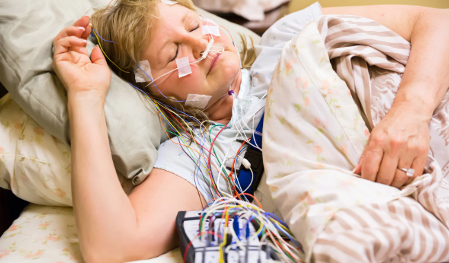 sleep study, woman sleeping, sleep research, dreams, creativity in dreams