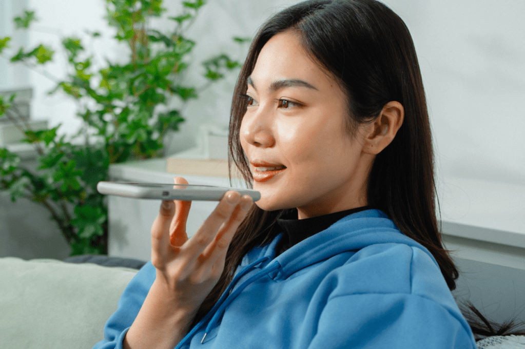 Professional speaker explains how voice messages can improve public speaking skills