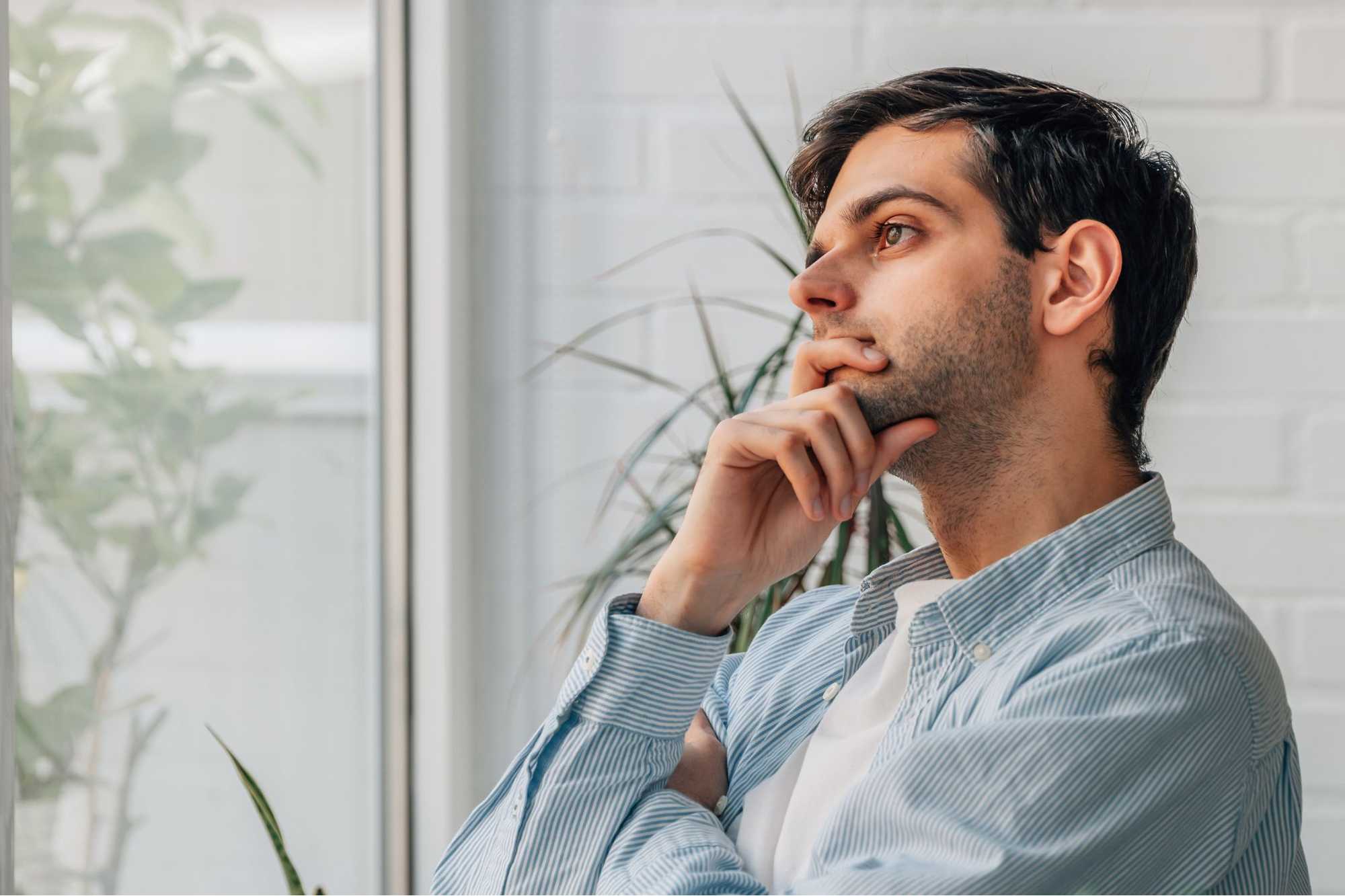 smart people, intelligence, thoughtfulness, thinking before speaking, signs someone is intelligent