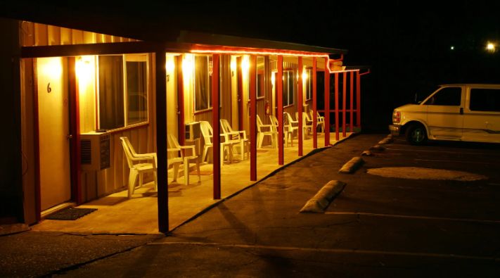 motel, parking, free parking, motel fees, parking lot