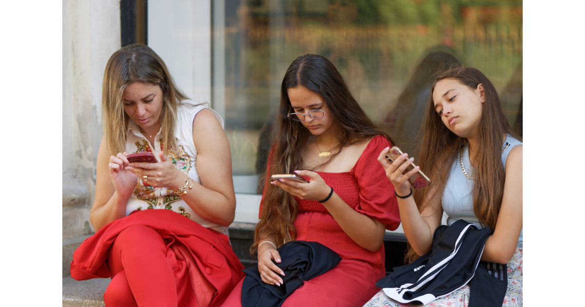 texting, technology, polite, rude, trends, cringe