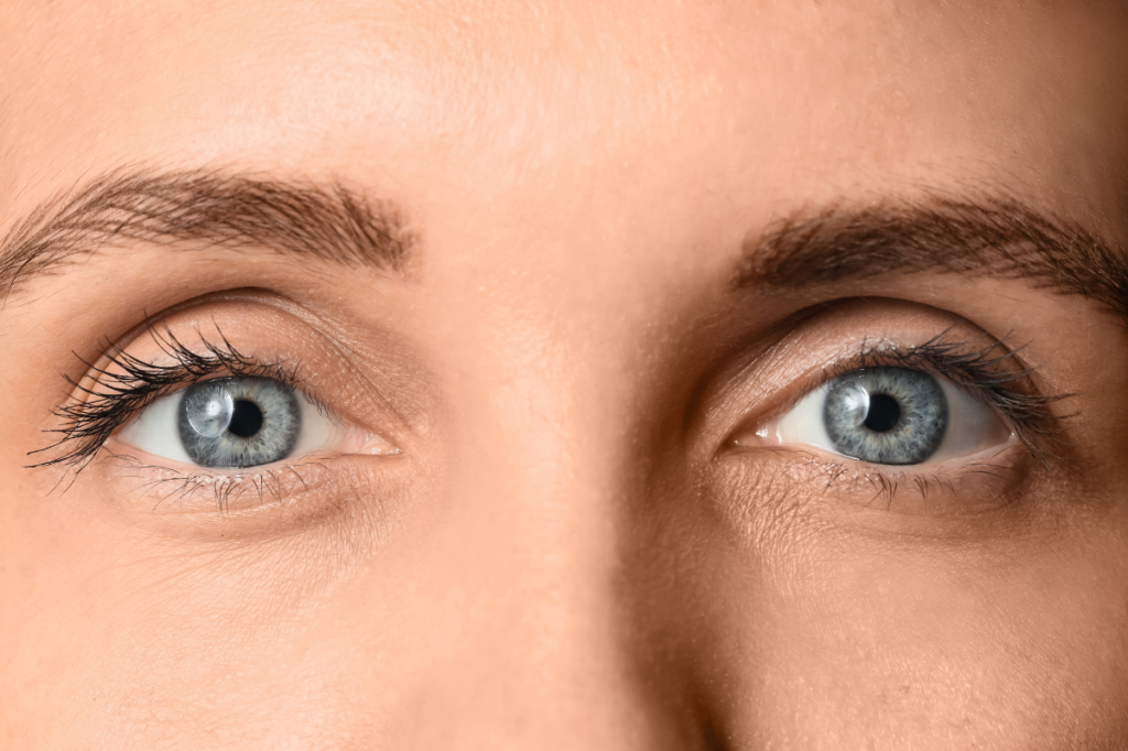 Body language expert reveals powerful trick for people who have trouble holding eye contact